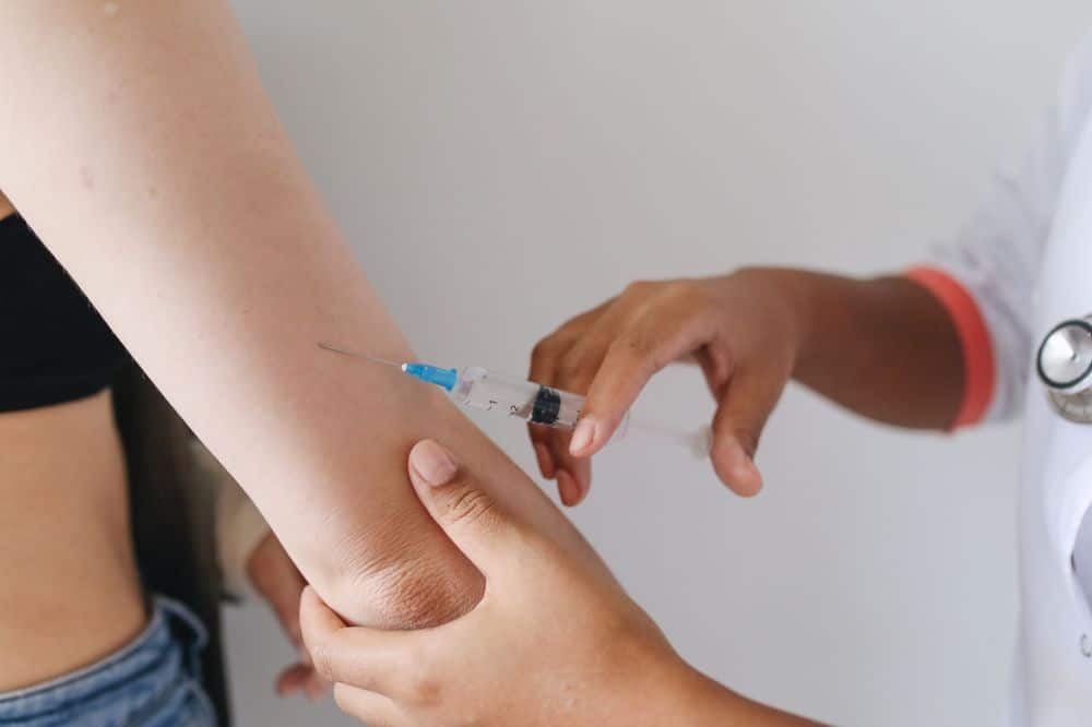 Chronic Pain in IBD & Botox for Migraines | Plano, TX 3 Physician performing Botox injection for chronic migraines at a Plano Texas pain clinic