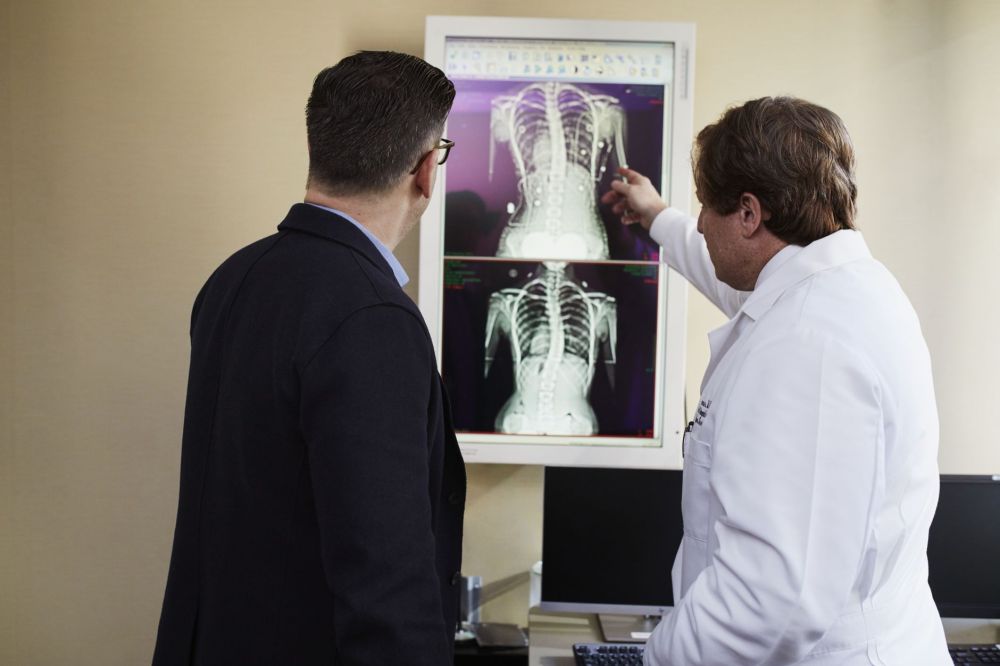 AI Discovers New Non-Opioid Pain Drug | Plano, TX 2 Pain management doctor discussing Botox migraine treatment options with patient