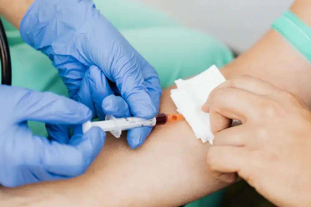 PRP Injection for Knee Osteoarthritis in Grand Prairie, TX 1 Medical professional drawing blood for platelet-rich plasma preparation before a PRP injection