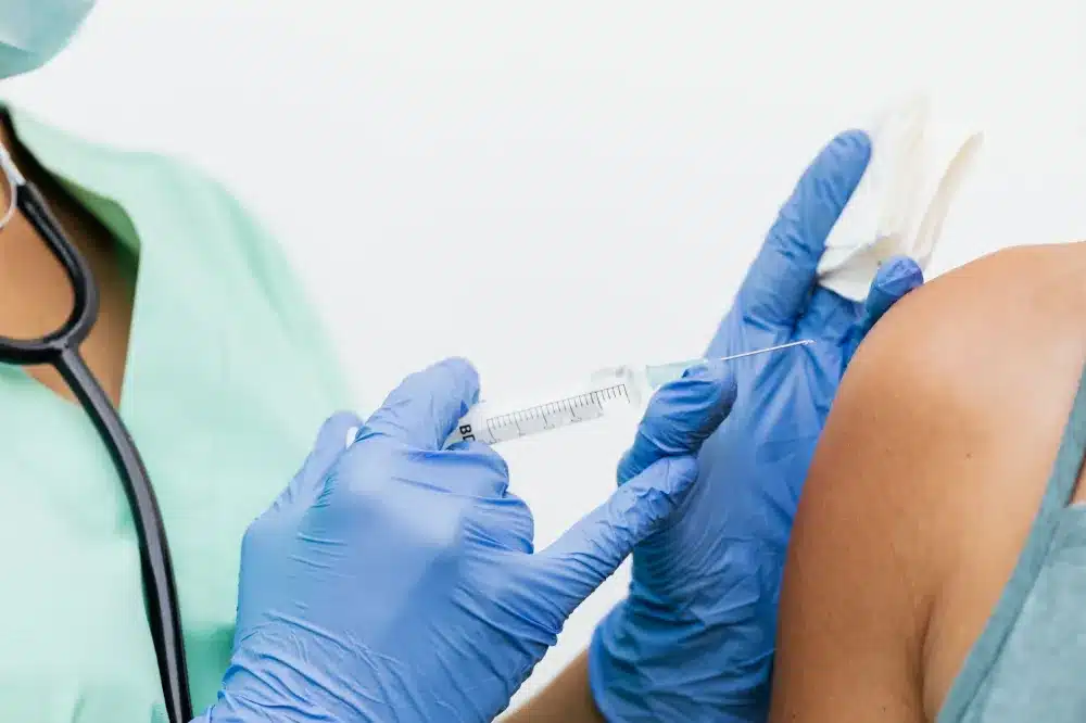 PRP Injection for Knee Osteoarthritis in Grand Prairie, TX 2 Doctor performing an ultrasound-guided injection into a patient's knee joint