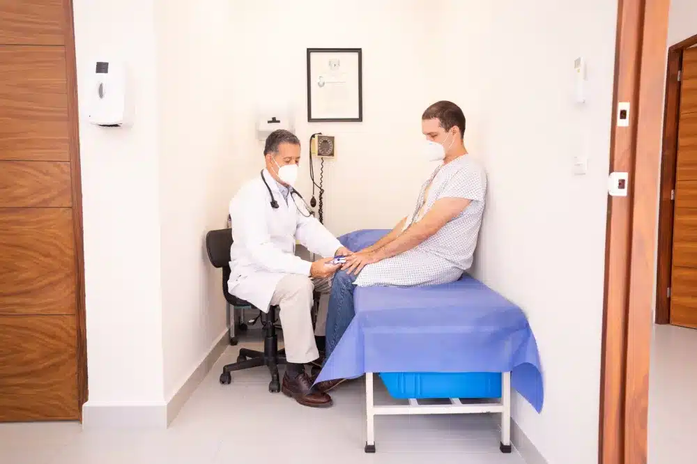 Pain management doctor consulting patient about tendon injury treatment options