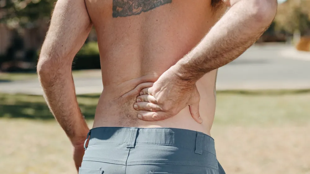 SI Joint Injection in Grand Prairie, TX | Non-Surgical Relief 4 Physical therapist guiding patient through lower back exercises as part of a pain management plan