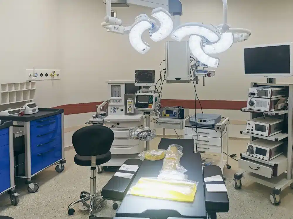 Minimally invasive spinal cord stimulator lead placement procedure in operating room